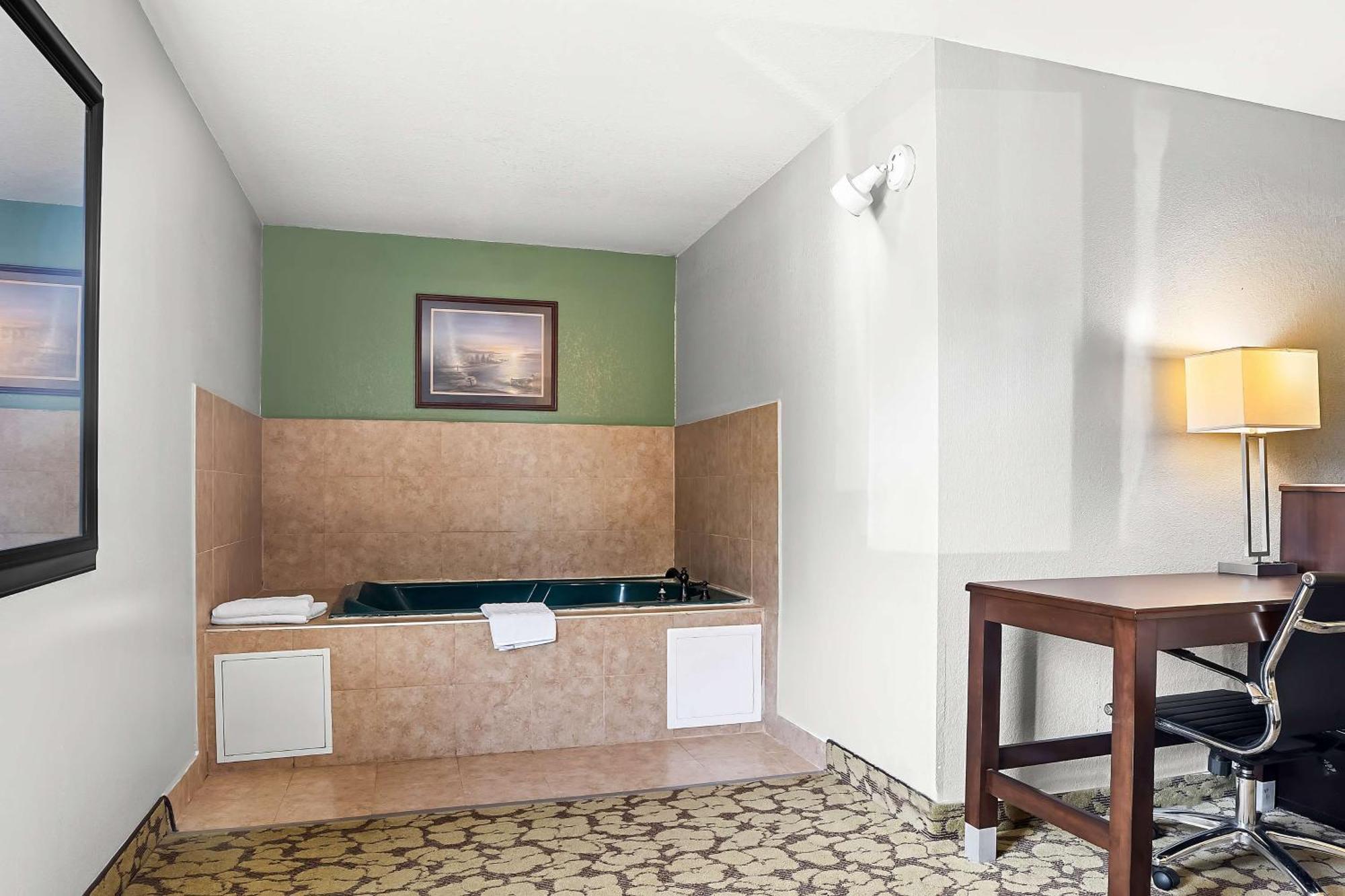 Surestay Plus Hotel By Best Western Bettendorf Εξωτερικό φωτογραφία